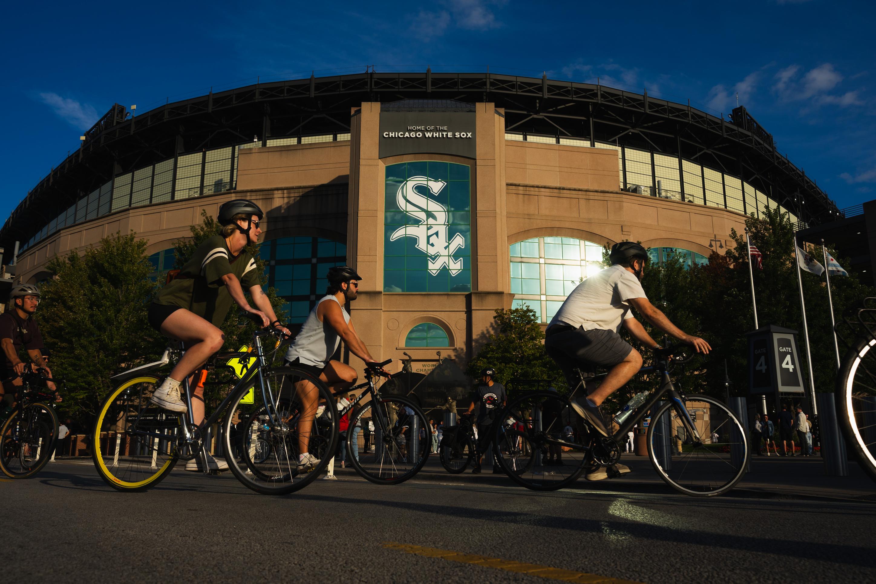 Chicago Bike Sox arrive at Rate Field.